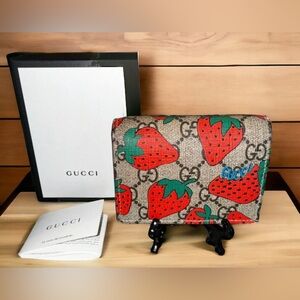 Gucci GG Supreme Strawberry Wallet limited edition. w/box